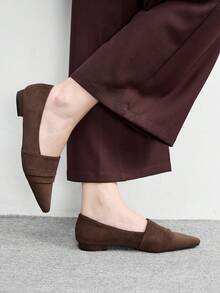 CUCCOO BIZCHIC 女士四季皆宜平底尖头时尚鞋款深棕色仿鹿皮绒面平底鞋，适合婚礼、情人节等场合穿着。 - 深棕 - 查看 5