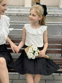 Camiseta casual sin mangas para niñas con cuello Peter Pan blanco texturizado y ribete de encaje - Blanco - Ver 1