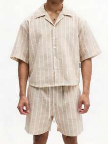 SUMWON Conjunto de camisa de botones con rayas verticales y pantalones cortos a juego para hombre, conjunto informal de verano liso - Albaricoque - Ver 1