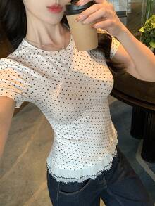DAZY Áo thun nữ cổ tròn chấm bi tay ngắn phối bèo nhún tương phản, kiểu dáng thường ngày, thích hợp cho mùa hè. - trắng - Xem 4
