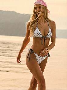 Aralina Set Bikini Dua Potong Motif Bunga untuk Liburan Musim Panas di Pantai, Model Segitiga dengan Tali Depan dan Tali Samping, Dilengkapi Tas Renang. - Putih - View 4