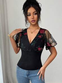 SHEIN Elenzya 女士时尚优雅网纱拼接刺绣网纱交叉V领荷叶边下摆短袖修身T恤 - 黑色 - 查看 6