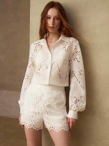 MOTF PREMIUM 春夏新款女士优雅镂空刺绣凸纹提花通勤法式套装，长袖上衣和短裤 - 白色 - 查看 7