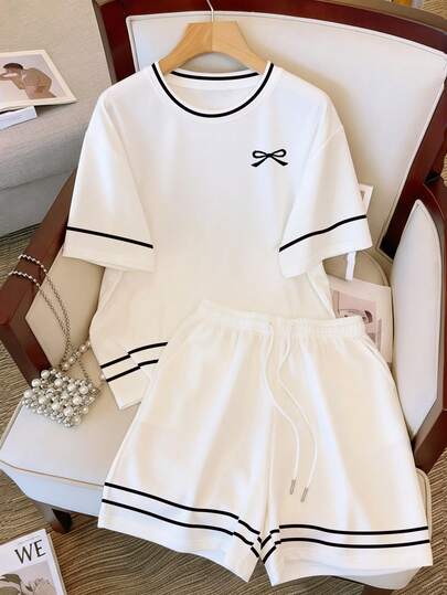 Resyla Conjunto de camiseta y pantalones cortos de mujer, nuevo para el verano, con diseño minimalista de lazo, elegante, ajuste holgado y casual, para uso diario, versátil, adecuado para salidas, viajes, compras, actividades al aire libre