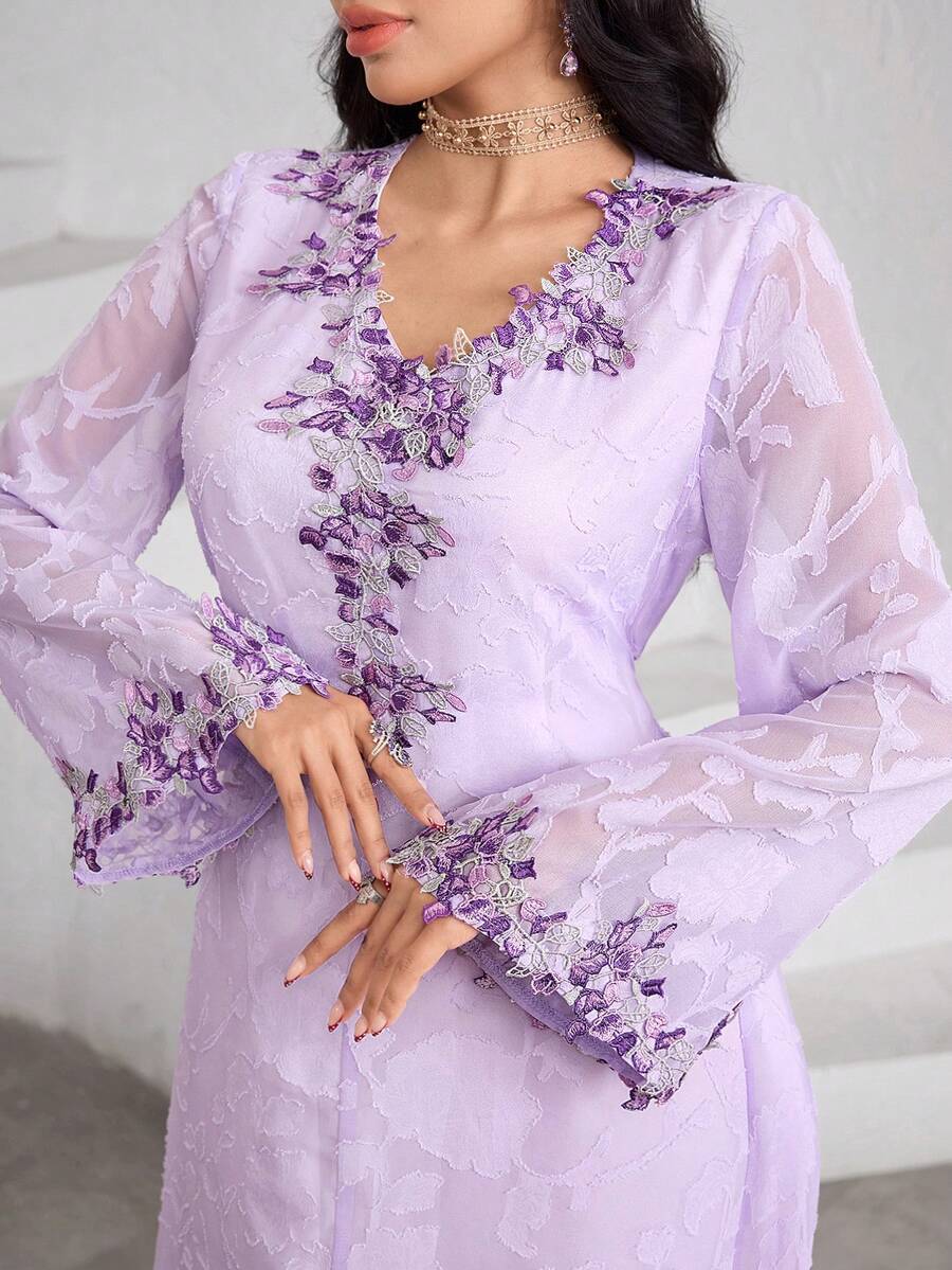 Al Najma 粉色长袖V领刺绣花卉边饰优雅喇叭裙摆女式连衣裙 - 紫色 - 查看 1