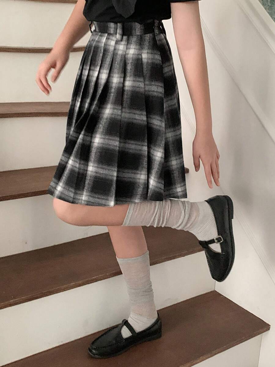 DAZY Tween Girl Plaid Pleated Casual Versatile Daily Wear Mini Skirt - Black and White - View 1
