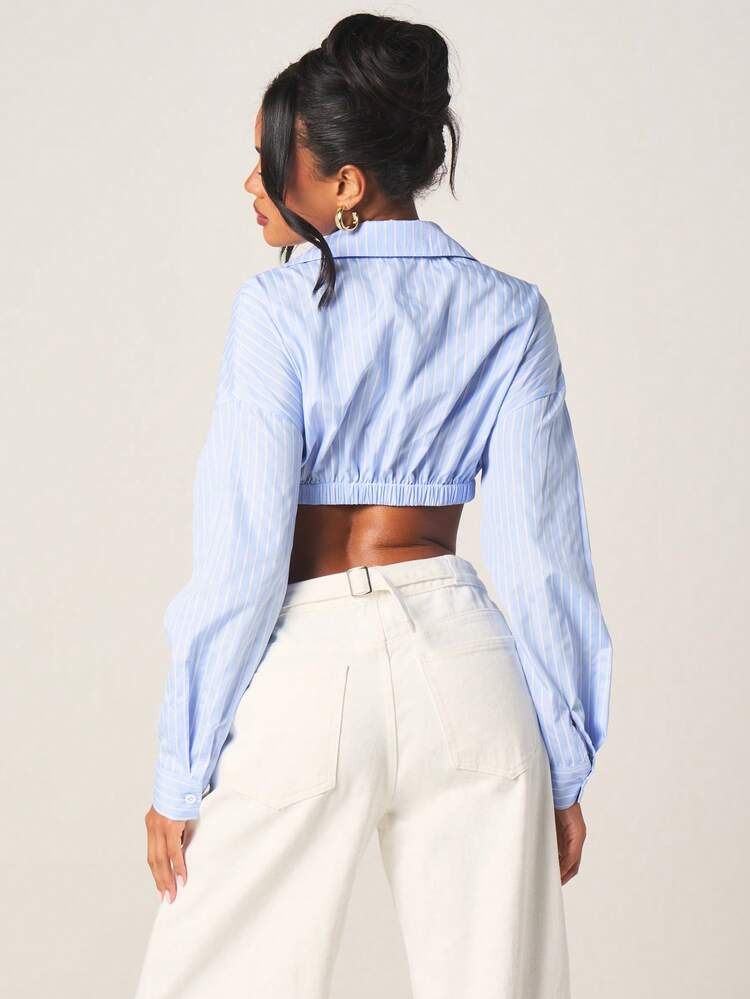 MISSGUIDED Chemise courte à manches longues, rayures bleu clair, boutonnée devant, col, ourlet élastique. Top décontracté de bureau pour femmes