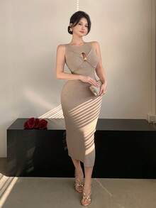 DAZY Robe mi-longue à bretelles fines avec boucle métallique ajourée et nœud torsadé, en couleur unie. Convient pour la Saint-Valentin, les mariages, les fêtes, les banquets, les événements de mode et les tenues de bureau élégantes pour femmes. - Kaki - Voir 8