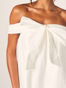 MISSGUIDED Off Shoulder Bardot Mini Dress With Tie Front Detail And Flowing Silhouette For Summer Parties Cocktail Events - White - View 2