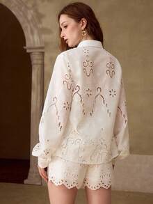 MOTF PREMIUM 春夏新款女士优雅镂空刺绣凸纹提花通勤法式套装，长袖上衣和短裤 - 白色 - 查看 3