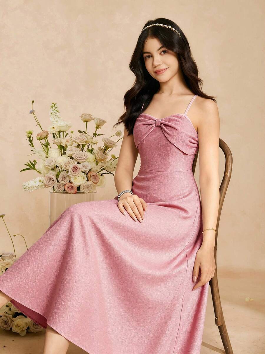 Vestido de alças finas com laço na cintura e barra solta, em tricô com fios prateados e dourados. Ideal para casamentos, festas, aniversários, banquetes e todas as estações. Vestido rosa com alças finas, vestido rosa com laço, vestido para convidada de casamento, vestido com detalhe de laço, vestidos rosa para mulheres, vestidos de verão femininos, vestidos com laço para mulheres, vestido de alças finas feminino, vestido de primavera feminino, vestidos de primavera femininos, vestido midi formal, vestido formal rosa, vestido formal sem mangas, vestido formal com laço frontal. - Rosa - Ver 1