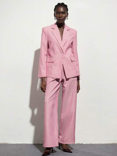 Aveloria Modichic 春夏百搭套装，适合通勤、办公、商务会议、休闲外出、约会等场合，包含竹纹单扣宽松西装外套和直筒裤，女士套装