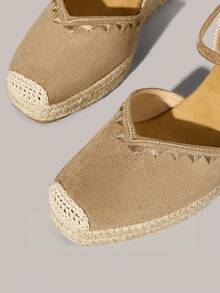 Styleloop Women's Fashionable Versatile Buckle Design Thick Sole Wedge Sandals For Daily Wear - Khaki - View 4