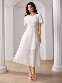 Modelyn 女士法式优雅白色镂空刺绣圆领收腰短袖连衣裙 - 白色 - 查看 4