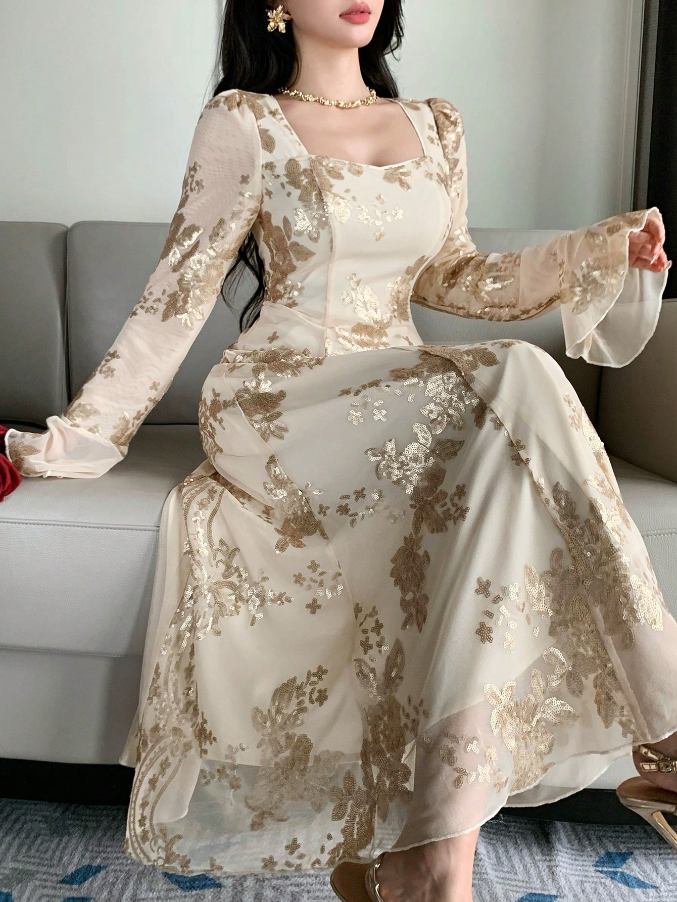 Neckline