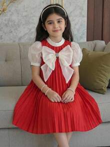 SHEIN Vestido plisado con bloques de color y lazo elegante y lindo para niña - Rojo - Ver 3