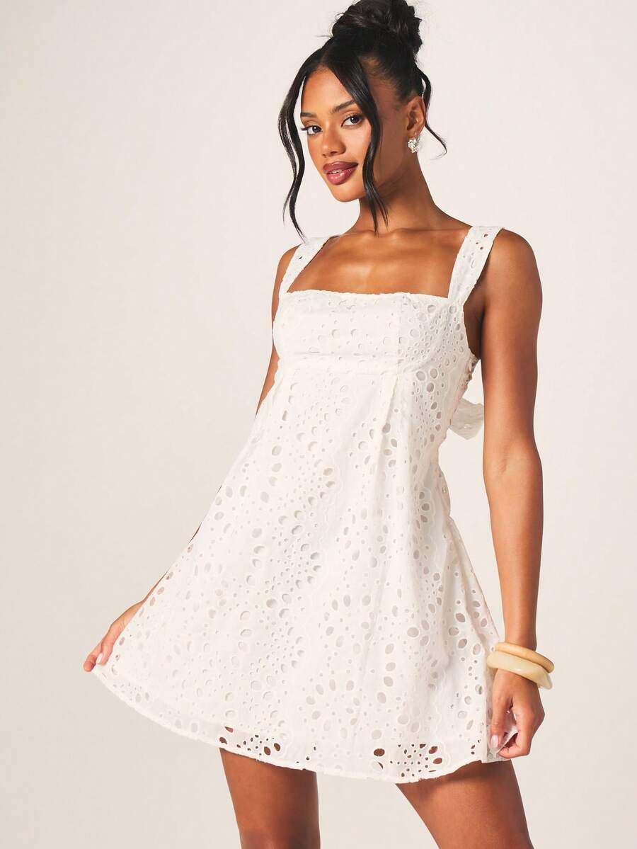 MISSGUIDED Đầm ngắn không tay cổ vuông màu trắng thêu lỗ, có dây buộc phía sau, kiểu dáng chữ A thướt tha, nữ tính, thích hợp cho kỳ nghỉ hè, phong cách đồng quê, nghỉ dưỡng. - trắng - Xem 1