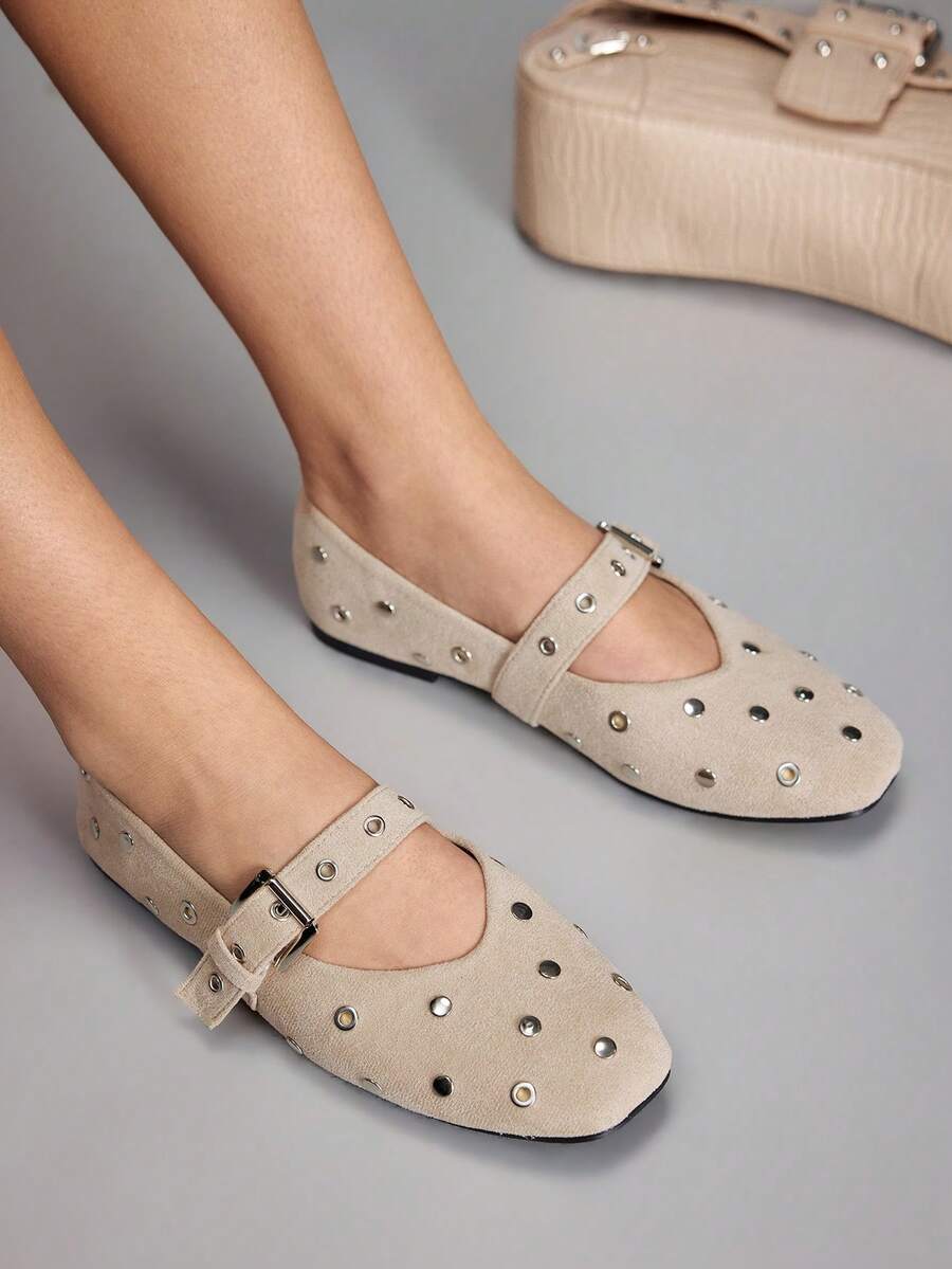 CUCCOO GRLICON Sepatu Flat Wanita untuk Komuter dengan Hiasan Kancing dan Gesper - Aprikot - View 1