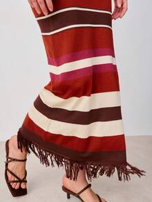 Nöista 针织无袖长连衣裙，横条纹设计，圆领，下摆饰有流苏。适合春季、夏季、复活节、节日、波西米亚风场合。 - 鏽棕色 - 查看 4