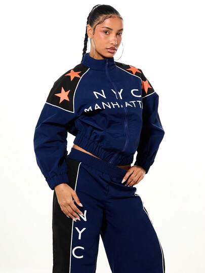 SUMWON WOMEN Chaqueta deportiva con cremallera y bloques de color con texto de NYC Manhattan y detalles de estrellas para mujer