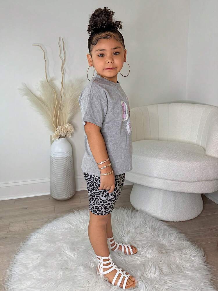 Young Girl Printed Short Sleeve T-Shirt And Leopard Print Shorts Casual Outfit