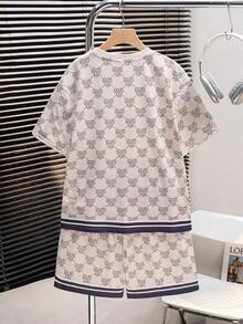 SHEIN 2件套男童休闲简约印花圆领短袖T恤和字母图案短裤套装，适合夏季穿着 - 卡其色 - 查看 3