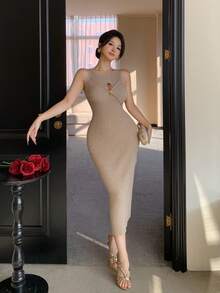 DAZY Robe mi-longue à bretelles fines avec boucle métallique ajourée et nœud torsadé, en couleur unie. Convient pour la Saint-Valentin, les mariages, les fêtes, les banquets, les événements de mode et les tenues de bureau élégantes pour femmes. - Kaki - Voir 4