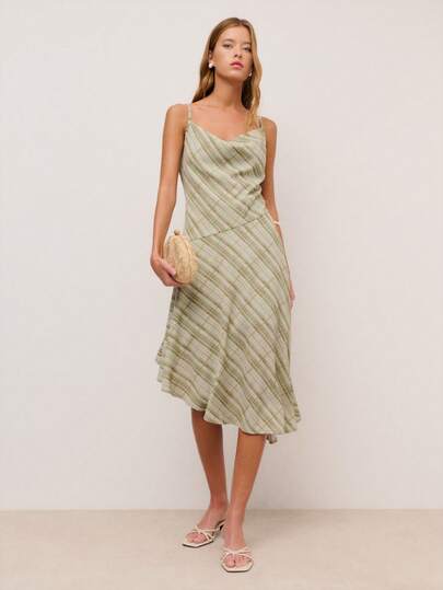 Nöista Sleeveless Dress Features A Green Plaid Adjustable Spaghetti Straps. Assymetricl Bottom Hem And Opening Slit. Spring , Summer, Easter , Women.