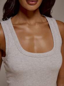 MUSERA ESSENTIALS Camiseta de tirantes ajustada con cuello de pico acanalado, esencial básica casual para primavera, verano, vacaciones y uso diario - Gris Claro - Ver 2