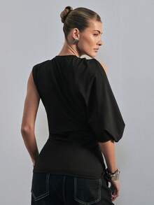 Hauture Áo tank top dệt kim lệch vai dáng suông dành cho nữ, điểm nhấn là chi tiết kim loại, gợi cảm, phù hợp cho công sở hiện đại tối giản. - màu đen - Xem 2