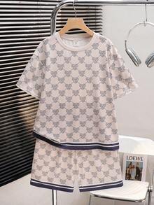 SHEIN 2件套男童休闲简约印花圆领短袖T恤和字母图案短裤套装，适合夏季穿着 - 卡其色 - 查看 4