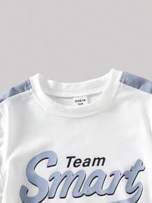 SHEIN Casuvi Kids 2件套女童都市休闲宽松插肩袖撞色复古美式字母可爱甜美T恤+浅蓝色工装裤夏季时尚套装，适合居家、旅行、运动、户外、日常穿着 - 藍白色 - View 4