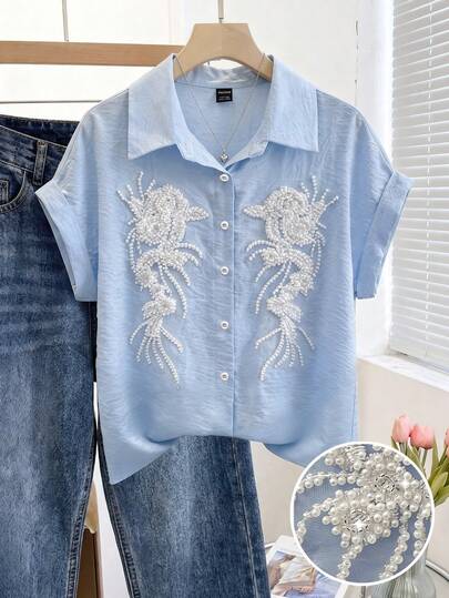 GlowEve Camisa casual de mujer con cuello de camisa con aplicación floral 3D de perlas, de manga corta y abotonada, adecuada para uso diario, fiestas y citas. Camisa linda para mujer con camisa con adornos de perlas. Blusas de mujer de manga corta para verano. Camisa gráfica azul