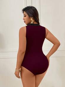 SHEIN Clasi CURVE 大码女士性感蕾丝拼接高领纯色连体衣 - 酒紅色 - 查看 2
