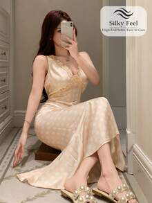 DAZY Áo ngủ nữ mùa hè thanh lịch chấm bi ren phối ren eo dáng đuôi cá - Màu be - Xem 1