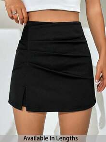 SHEIN PETITE CURVE 大码休闲纯色高腰褶皱短裙，适合夏季假期、情人节、嘉年华等场合，也适合日常休闲、通勤、办公、上班、上学、毕业典礼、派对、外出等场合，优雅时尚，黑色短裤 - 黑色 - 查看 1