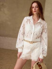 MOTF PREMIUM 春夏新款女士优雅镂空刺绣凸纹提花通勤法式套装，长袖上衣和短裤 - 白色 - 查看 6