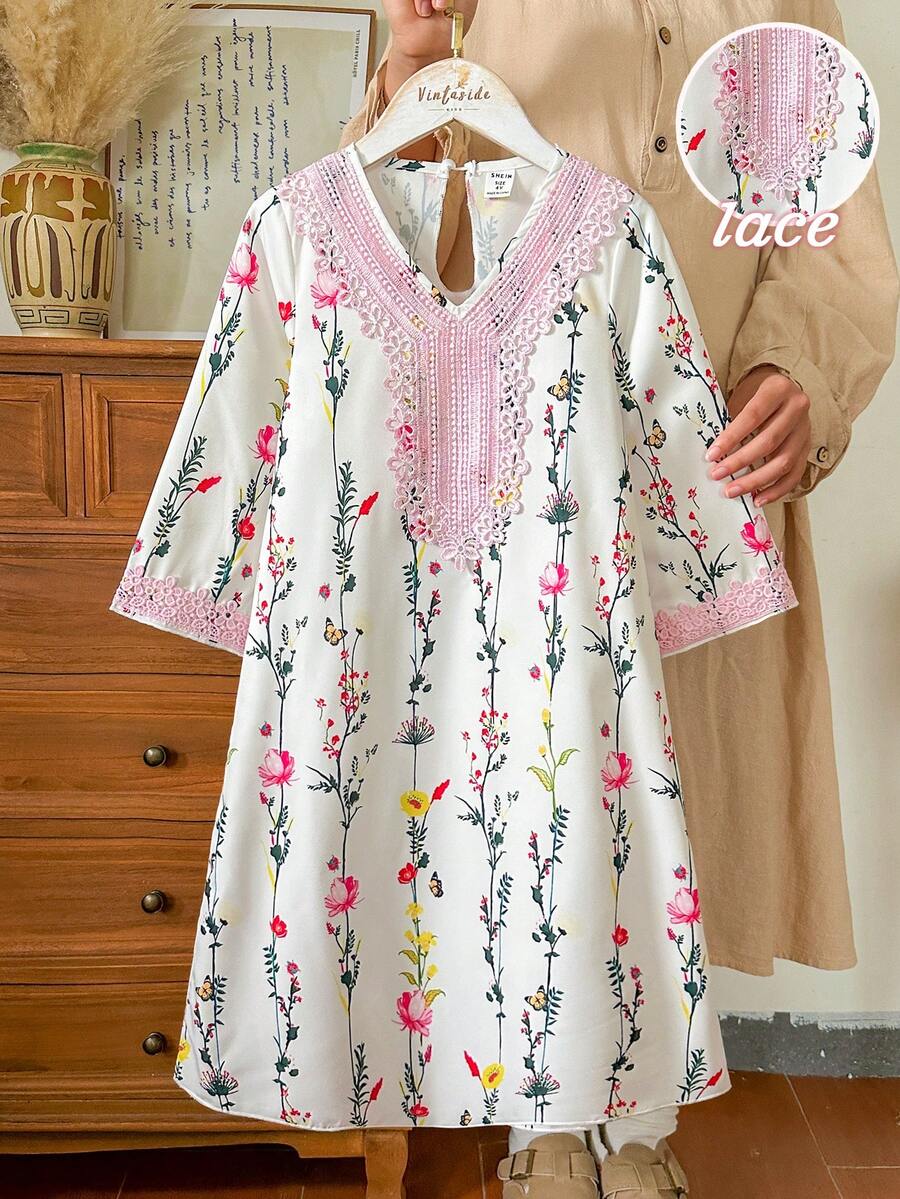 SHEIN 女童春秋休闲时尚新款连衣裙,白色底布,饰以彩色花卉数码印花图案,正面采用精致镂空蕾丝领,袖口饰以粉色镂空蕾丝,长袖直筒连衣裙,适合春夏女童穿着。优雅简约的风格,适合日常上学、外出游玩等场合,是儿童穿着的理想之选。这款连衣裙采用柔软舒适的面料,适合海滩周末穿着。 - 粉色 - 查看 1