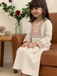 SHEIN 杏色花卉图案少女长袍，优雅复古花卉刺绣，少女休闲简约传统长袖阿拉伯连衣裙，适合春夏穿着，优雅端庄长袖连衣裙，祈祷长袍，舒适休闲，休闲装，度假风，端庄卡夫坦长袍，少女长袍，少女长袍 - 彩色 - 查看 2