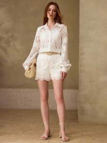 MOTF PREMIUM 春夏新款女士优雅镂空刺绣凸纹提花通勤法式套装，长袖上衣和短裤 - 白色 - 查看 5