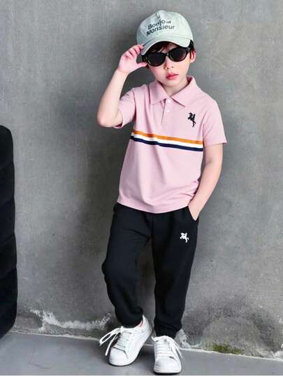 SHEIN Streecool Kids Young Boy Knight Print Polo Collar Short Sleeve T-Shirt And Pants Casual Outfit