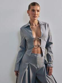 Hauture 女士长袖弹力衬衫，饰有精美装饰，性感摩登商务风 - 淺灰色 - 查看 4