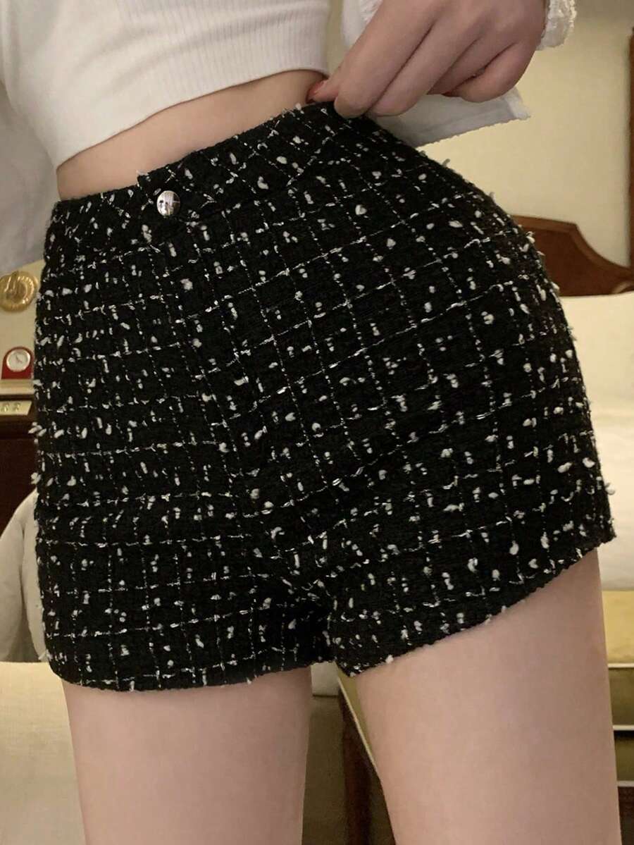 DAZY 女士休闲格子短裤，腰部纽扣设计 - 黑色 - 查看 1