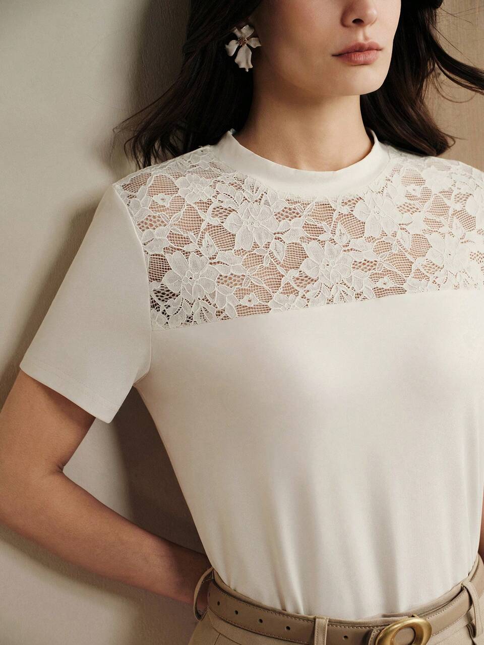 Anewsta Elegant Off-White Summer Lace Patchwork Round Neck Short Sleeve T-Shirt For Women,Fitted Design Jersey Top For Work,Fashionable Ivory Cream Tops