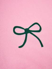 这套服装包含一件粉绿撞色短袖T恤，饰有蝴蝶结图案，搭配一条直筒宽松休闲裤。甜美与酷感混搭的风格适合日常穿着，搭配不同的配饰更能增添活力。 - 彩色 - 查看 3