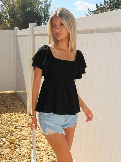 Sydney Algeri Kurzes Top mit quadratischem Ausschnitt, gerafftem Saum und mehrlagigen Volantärmeln in schwarzem Peplum-Stil