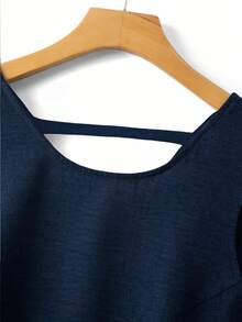 GlowEve CURVE Bộ đồ hai mảnh màu trơn chất liệu giả vải lanh dành cho nữ cỡ lớn - Áo tank top hở lưng và quần short, trang phục thường ngày thời trang cho lễ Phục sinh, thư giãn tại nhà, kỳ nghỉ biển mùa hè. - Màu xanh hải quân - Xem 4