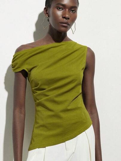 Aveloria Modichic Olive Green Off-Shoulder Top, Delicate Pleated Craftsmanship, Minimalist Modern Style, Suitable For Casual, Evening, And Date Occasions, Asymmetric Neckline Design, Fitted Silhouette, Lightweight Stretchy Knit Fabric, Comfortable And Fitted, Trending Keywords: Off-Shoulder Top, Pleated Design, Fitted Style, Stretchy Knit, Minimalist Style, Fashionable And Versatile, Casual Wear, Summer New Arrival, Elegant Women. European And American Style Spring/Summer New Arrival Solid Color Knit Asymmetrical Design Women Top