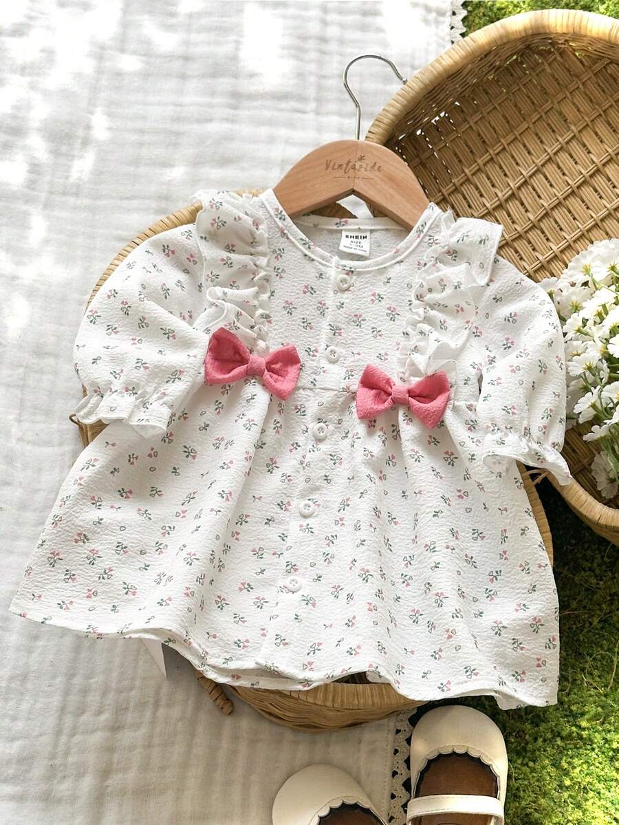 SHEIN Vintaside Kids 新生女宝宝杏色圆领荷叶边卡通樱桃印花长袖红色蝴蝶结连衣裙,优雅可爱,适合所有季节,新款 - 粉色 - 查看 1