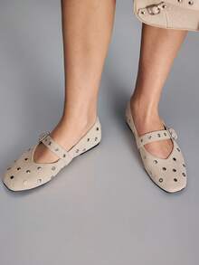 CUCCOO GRLICON Sepatu Flat Wanita untuk Komuter dengan Hiasan Kancing dan Gesper - Aprikot - View 5